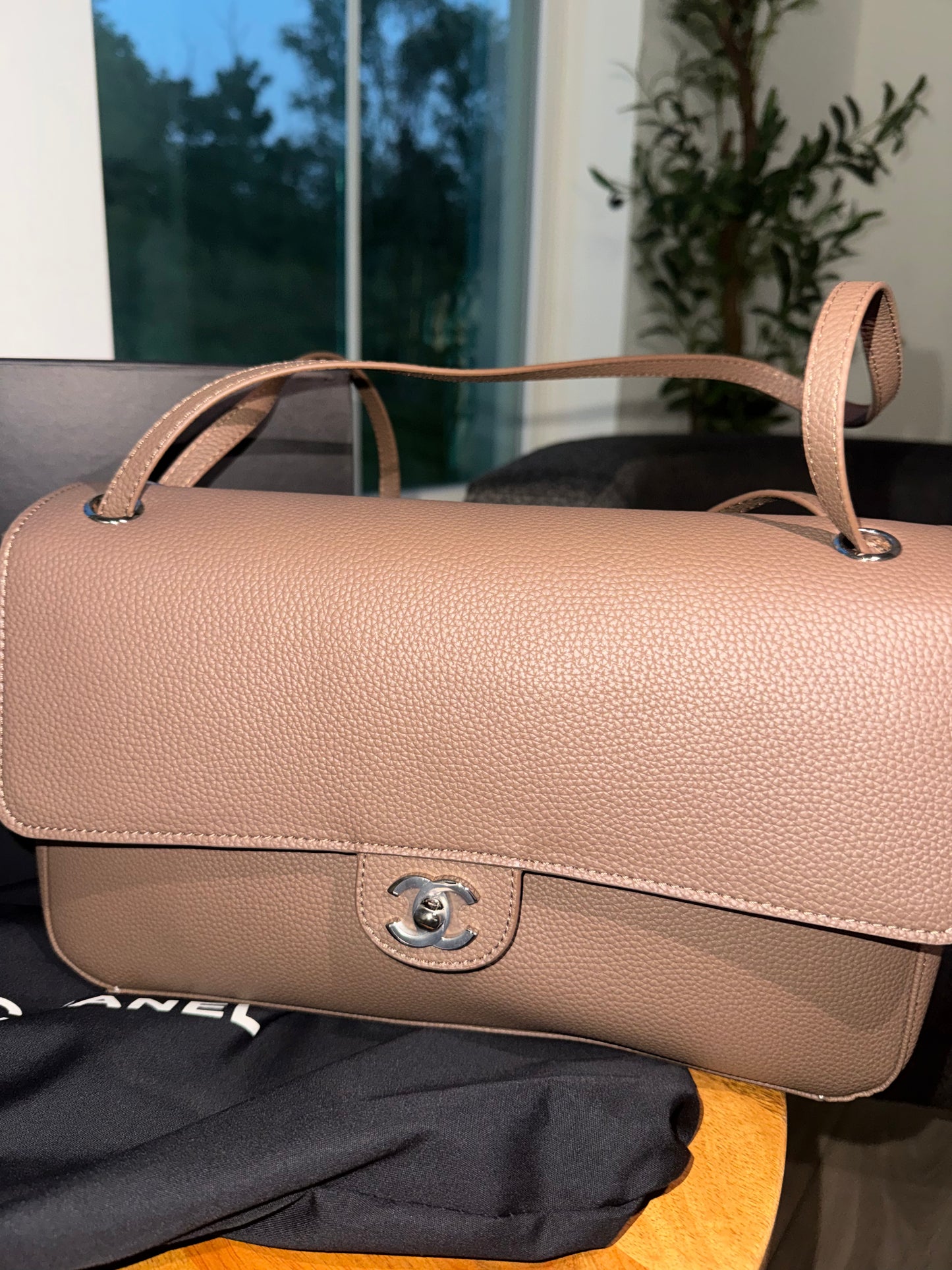 Bolsa Chanel mediana cafe , temporada 2026 top quality ( es calidad mas pro ). Con caja y cubre polvo