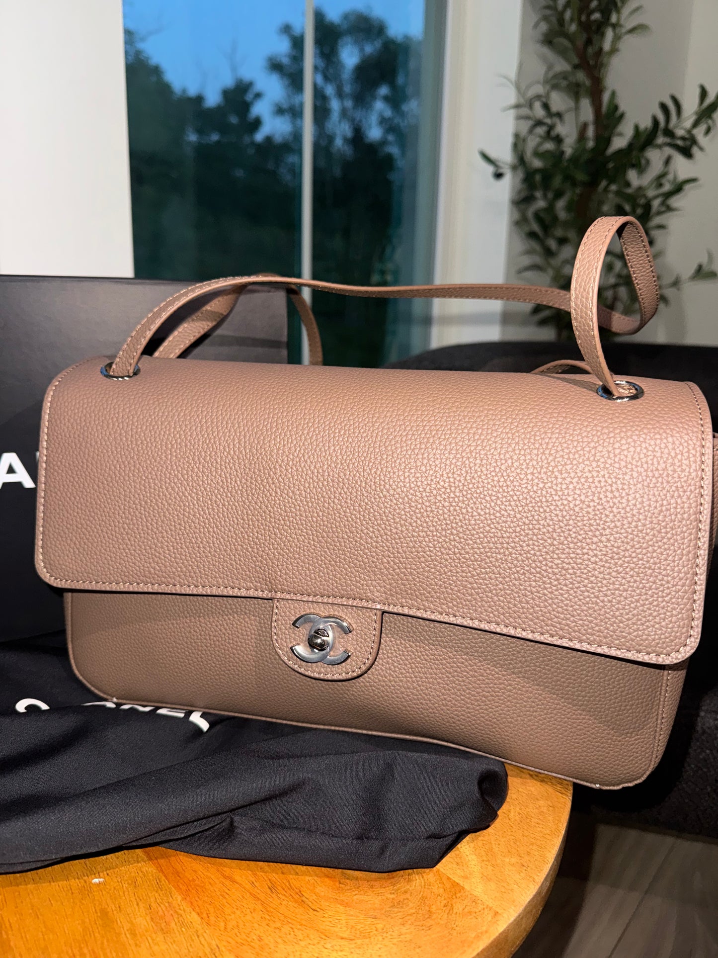 Bolsa Chanel mediana cafe , temporada 2026 top quality ( es calidad mas pro ). Con caja y cubre polvo