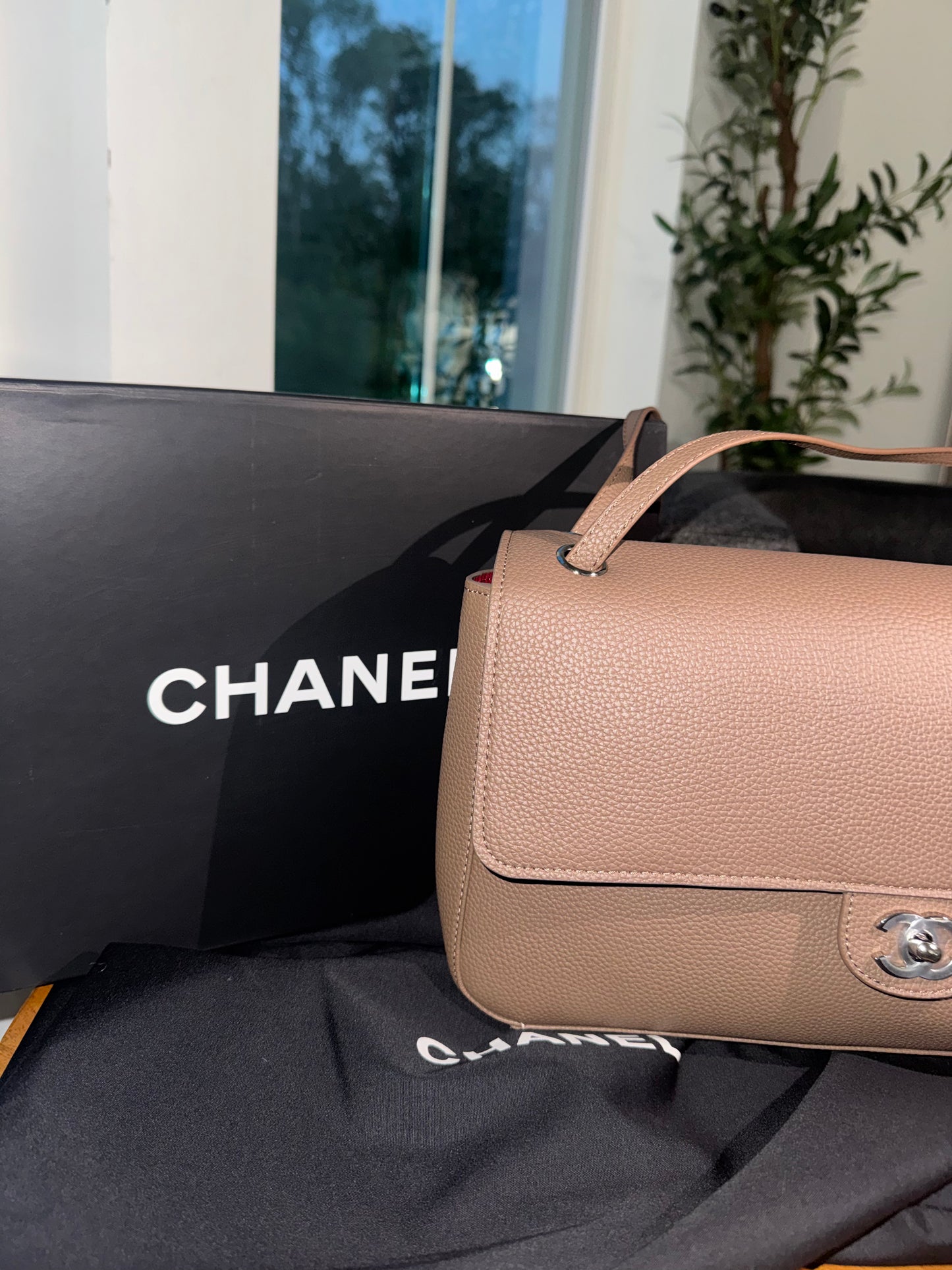 Bolsa Chanel mediana cafe , temporada 2026 top quality ( es calidad mas pro ). Con caja y cubre polvo