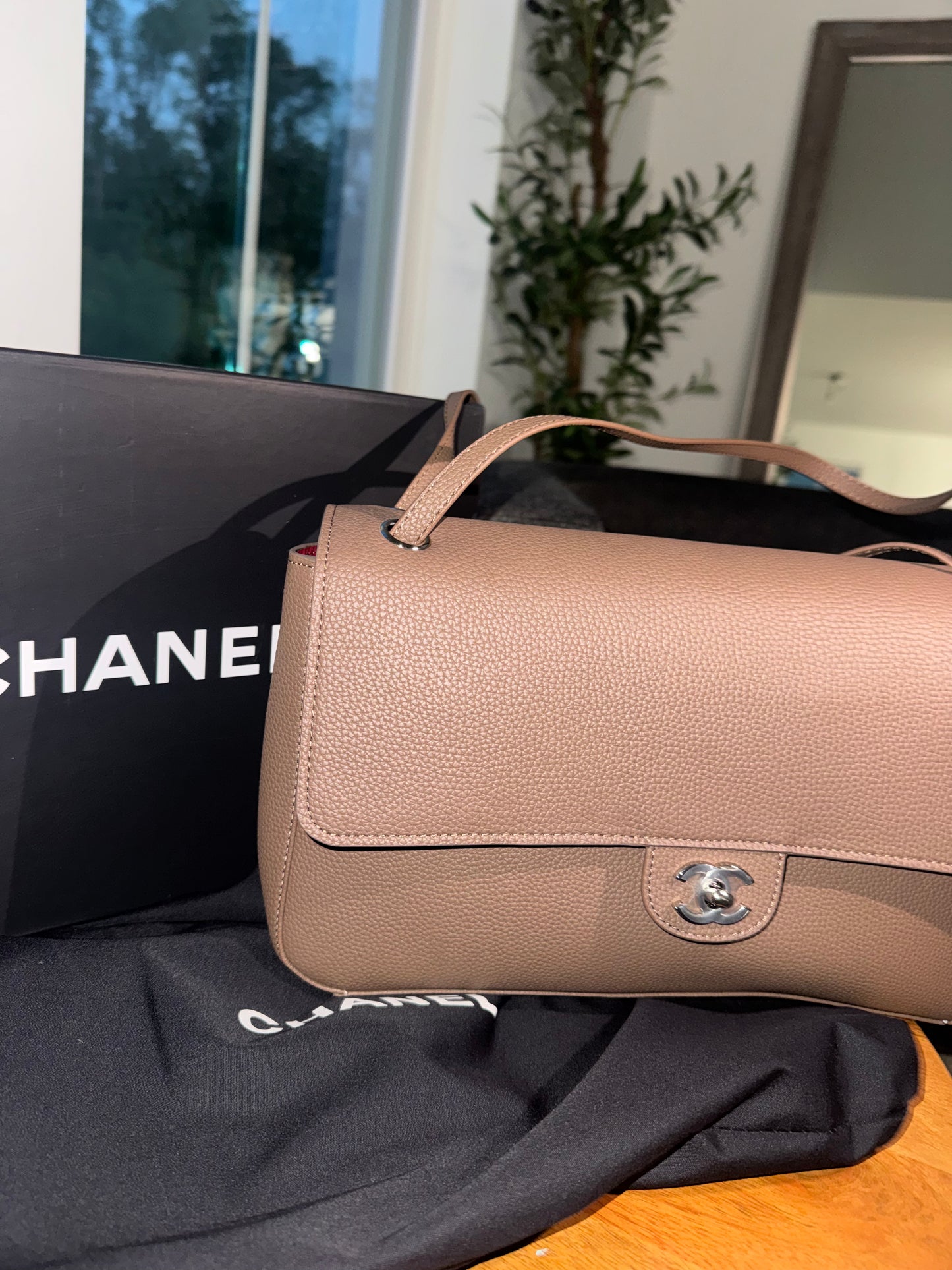 Bolsa Chanel mediana cafe , temporada 2026 top quality ( es calidad mas pro ). Con caja y cubre polvo