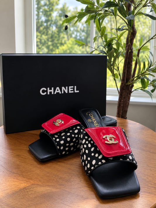 Sandalias Chanel talla 8 con caja y cubre polvo top quality