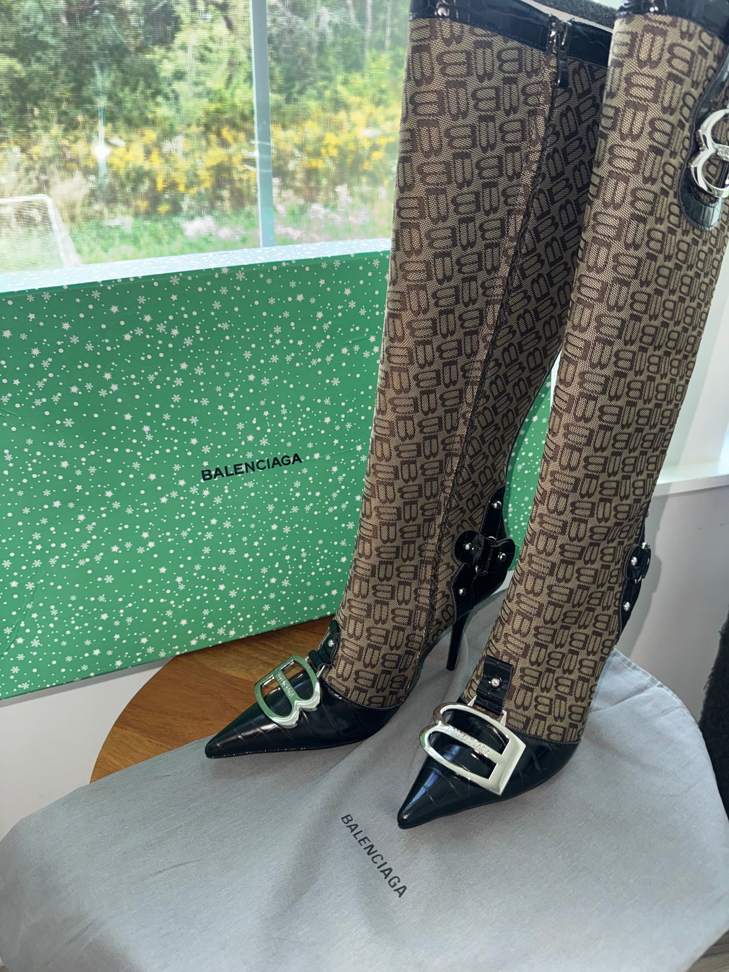 Botas balenciaga talla 8 top quality con caja y cubre polvo