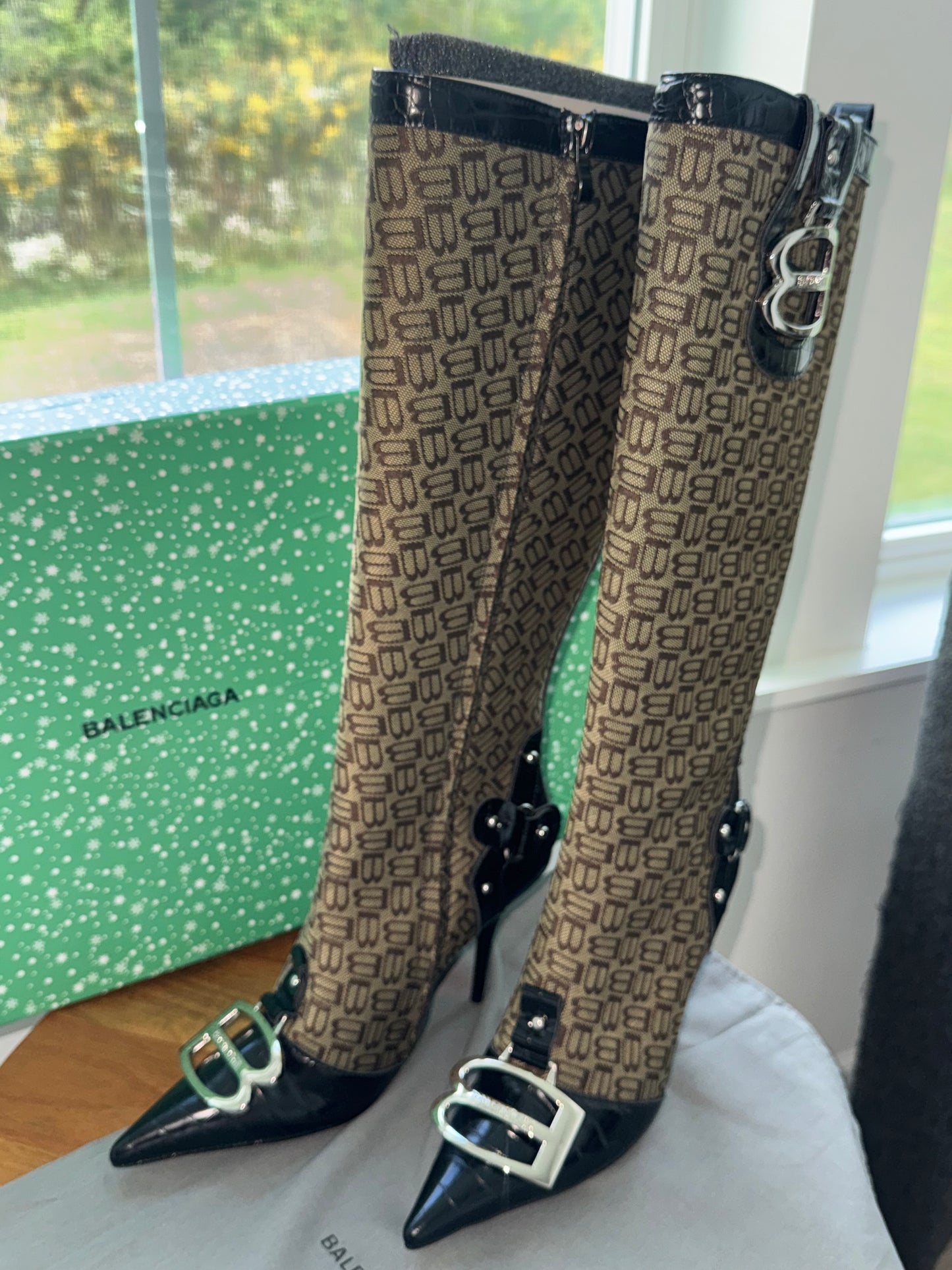 Botas balenciaga talla 8 top quality con caja y cubre polvo