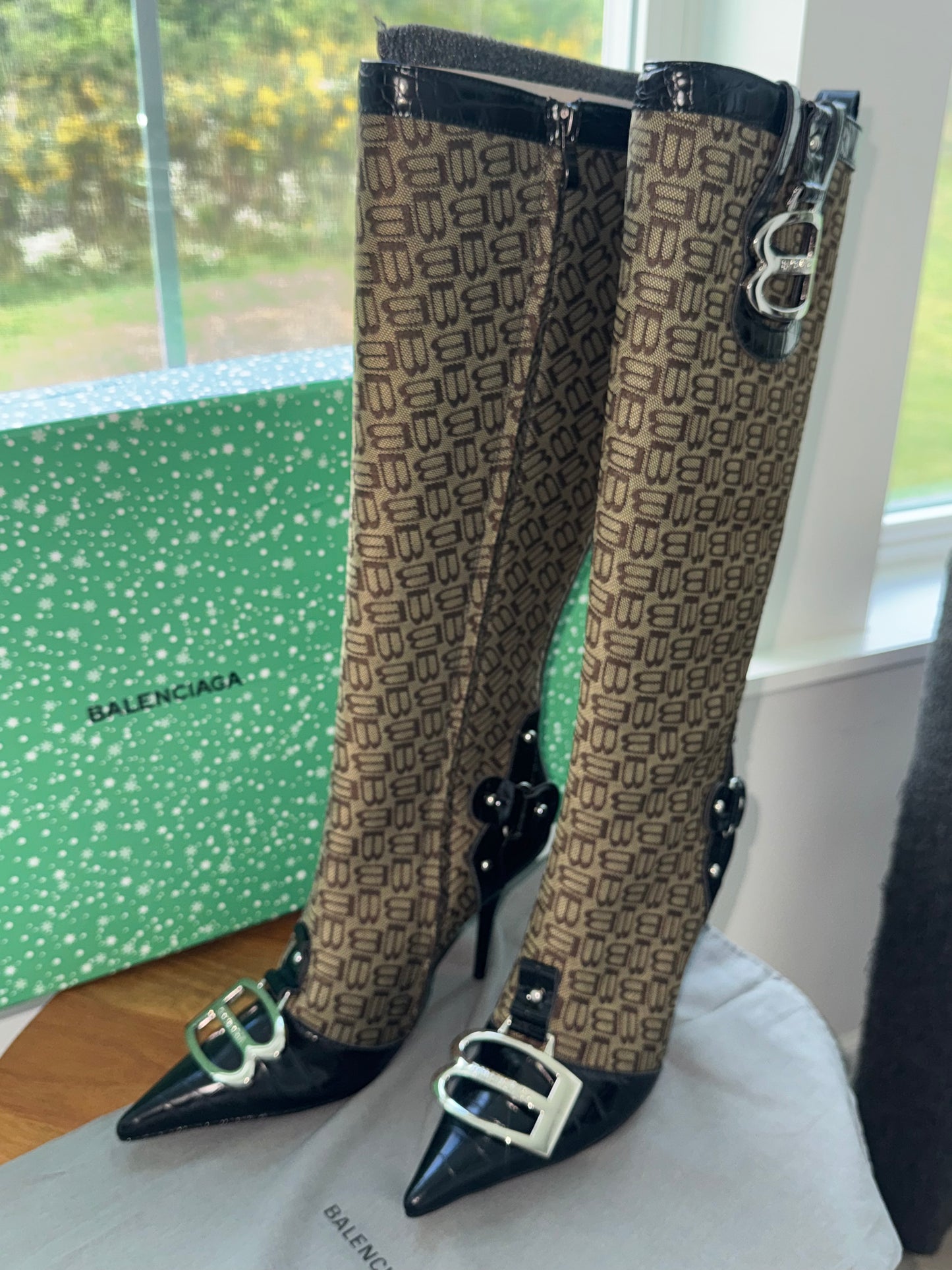 Botas balenciaga talla 8 top quality con caja y cubre polvo