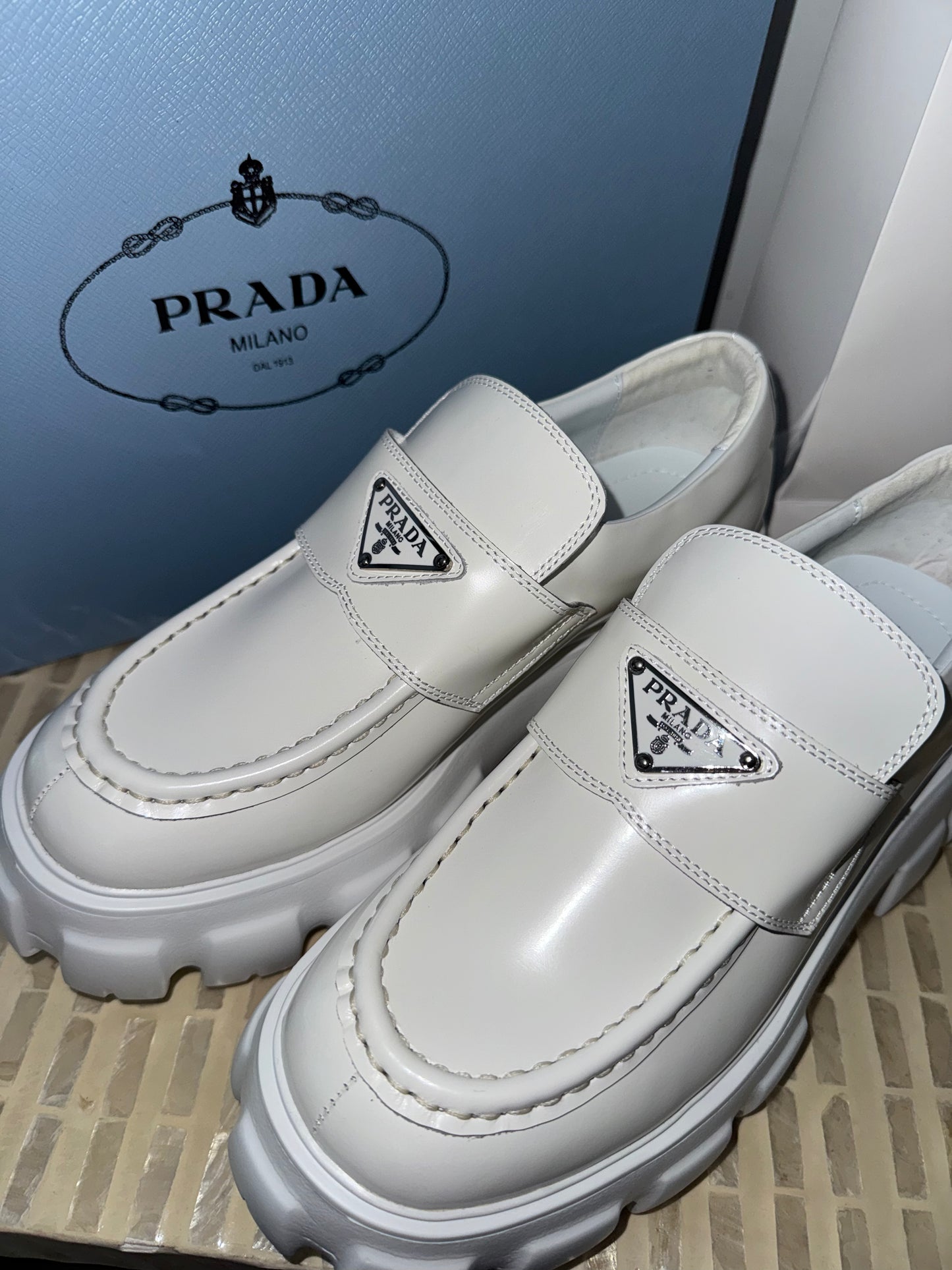 Mocasines Prada blancos talla 8 Nuevo’s caja