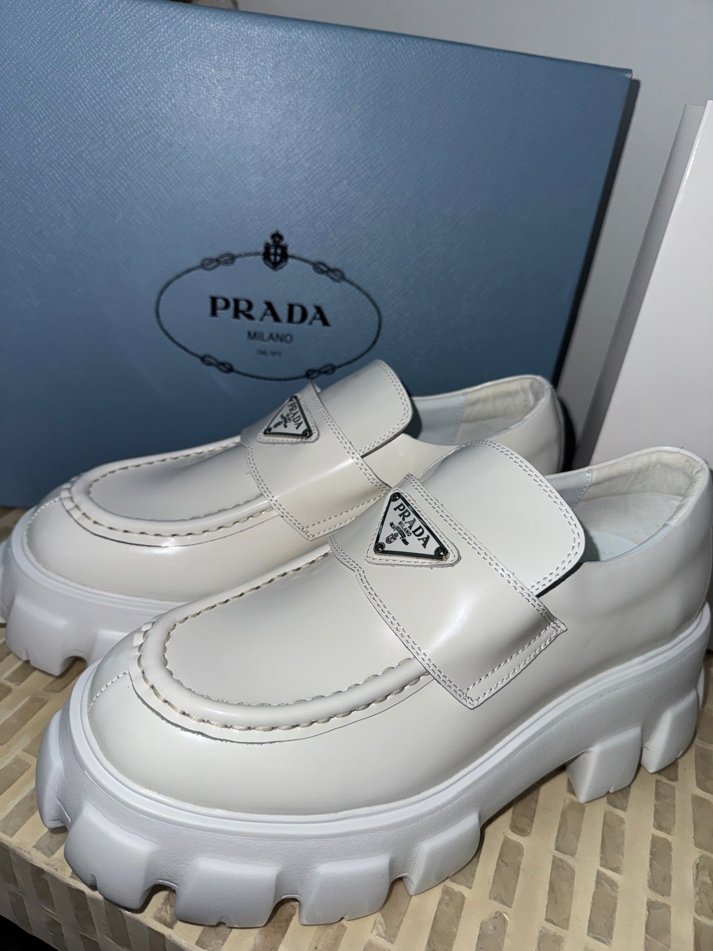 Mocasines Prada blancos talla 8 Nuevo’s caja