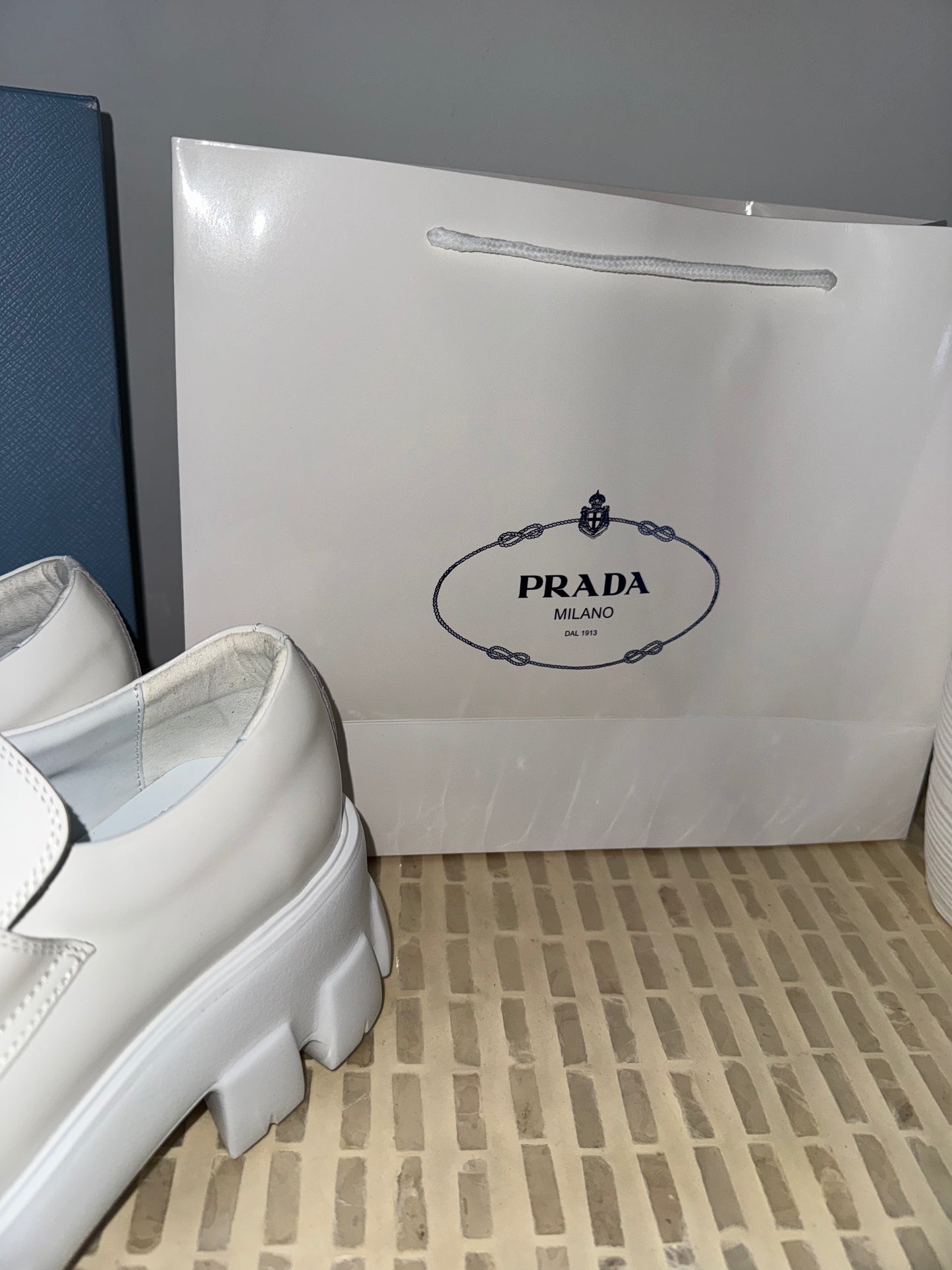 Mocasines Prada blancos talla 8 Nuevo’s caja