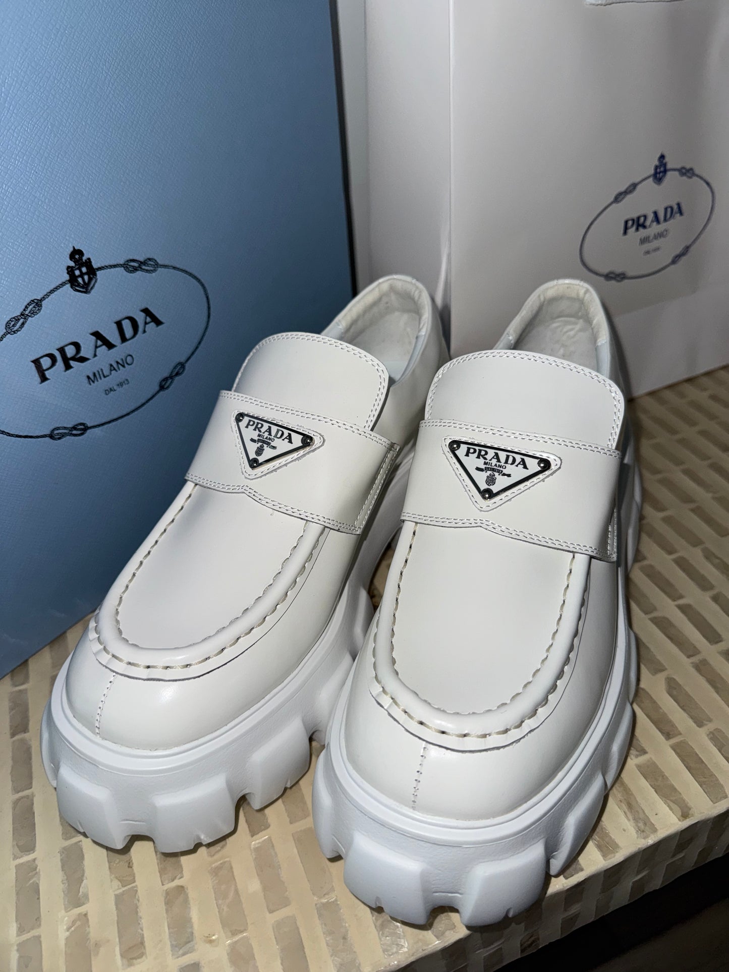 Mocasines Prada blancos talla 8 Nuevo’s caja