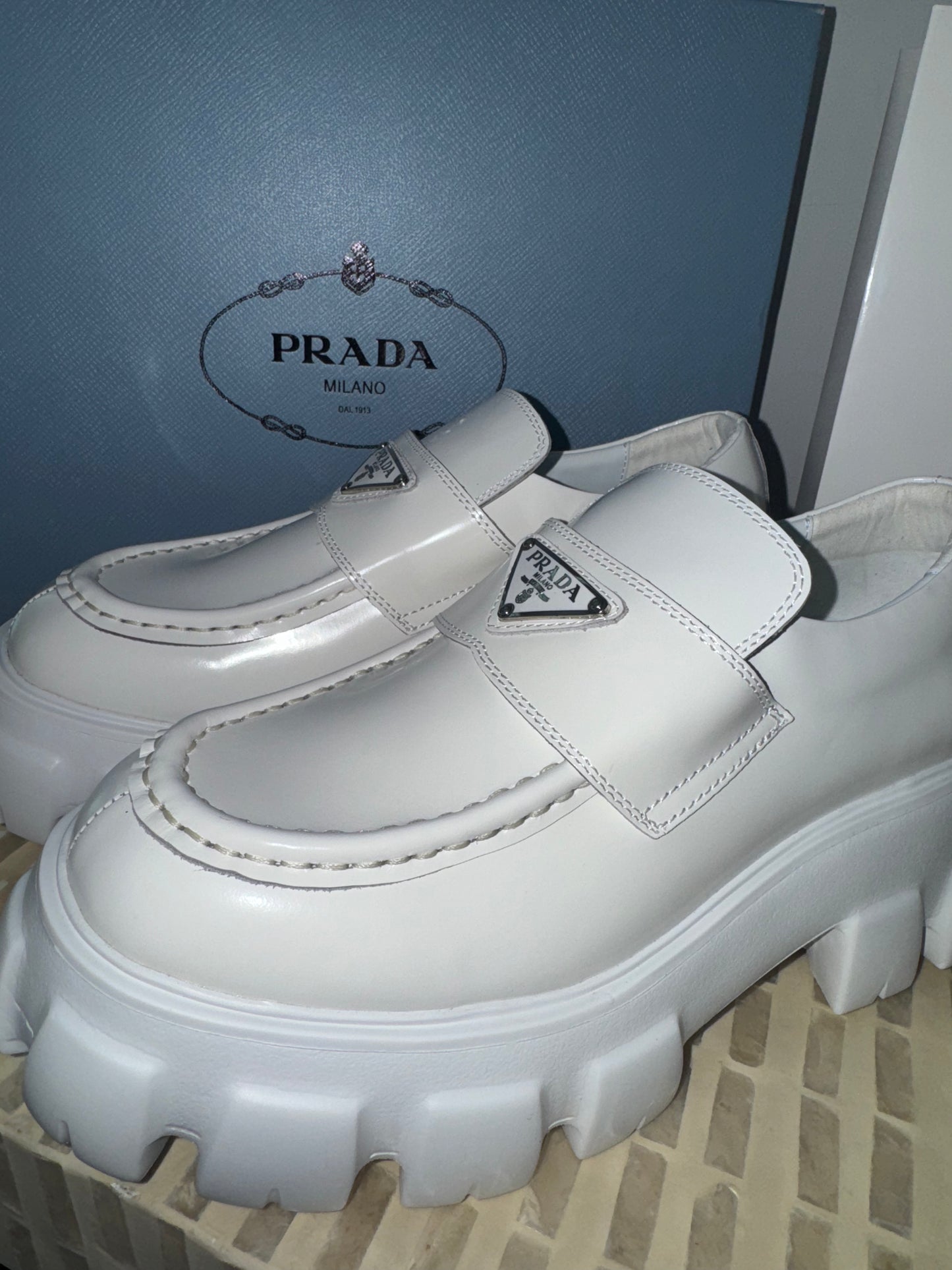 Mocasines Prada blancos talla 8 Nuevo’s caja