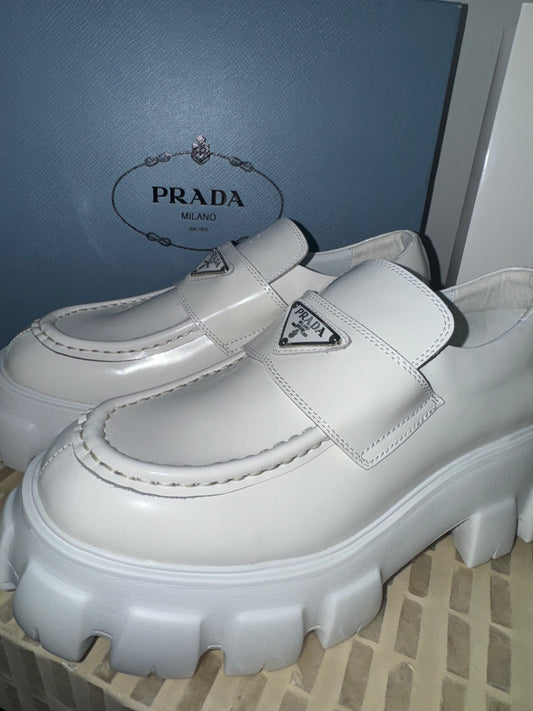 Mocasines Prada blancos talla 8 Nuevo’s caja