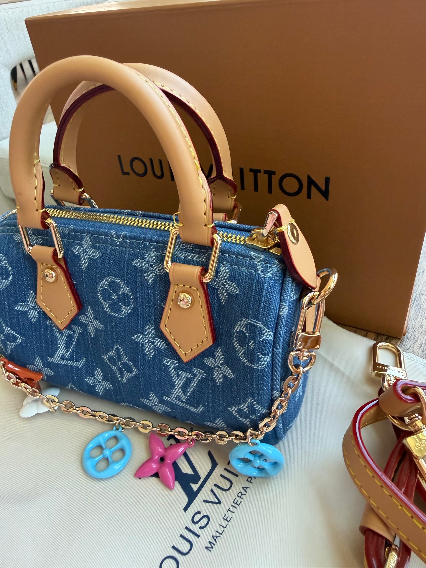 Bolsa LV mezclilla con accesorios