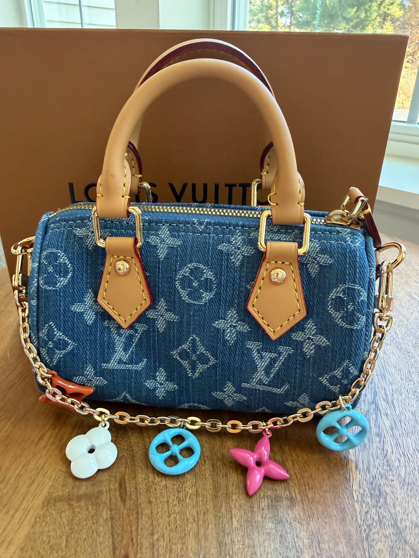 Bolsa LV mezclilla con accesorios