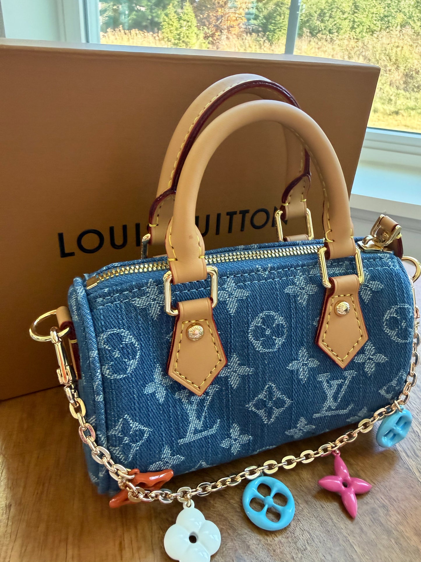 Bolsa LV mezclilla con accesorios