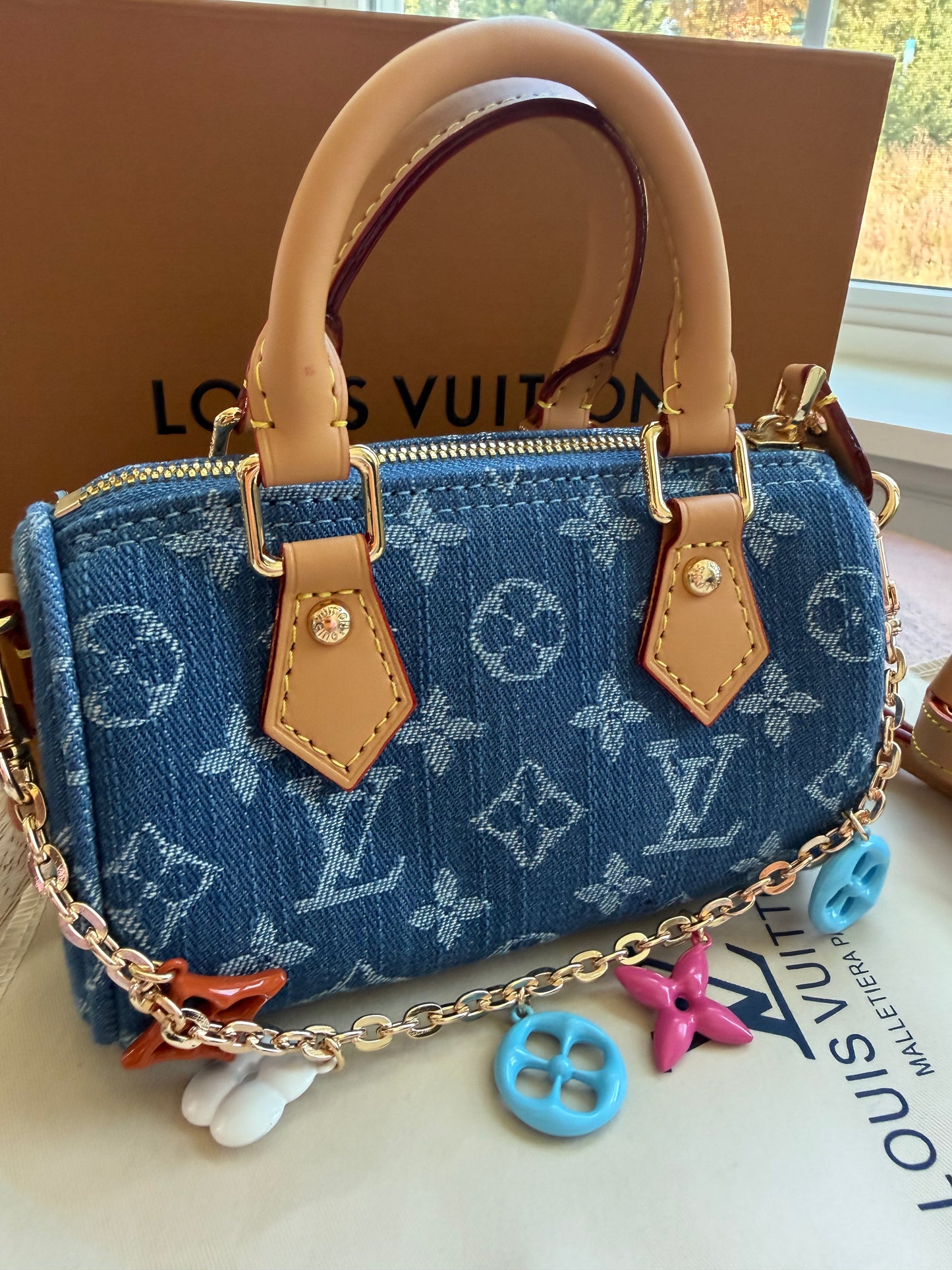 Bolsa LV mezclilla con accesorios