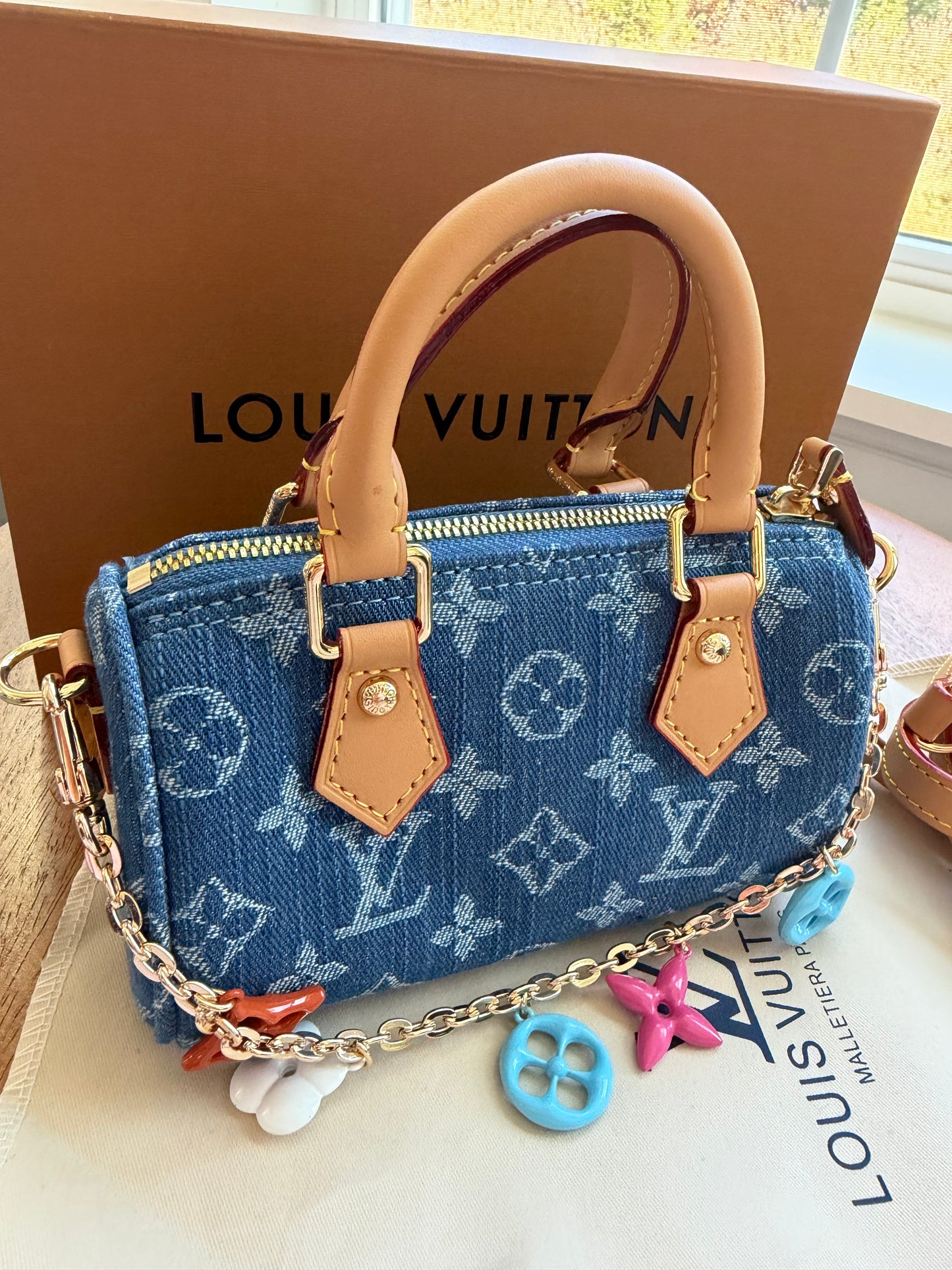 Bolsa LV mezclilla con accesorios