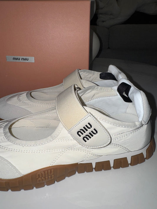 Zapatos tenis Miu Miu Nuevo’s caja talla 9