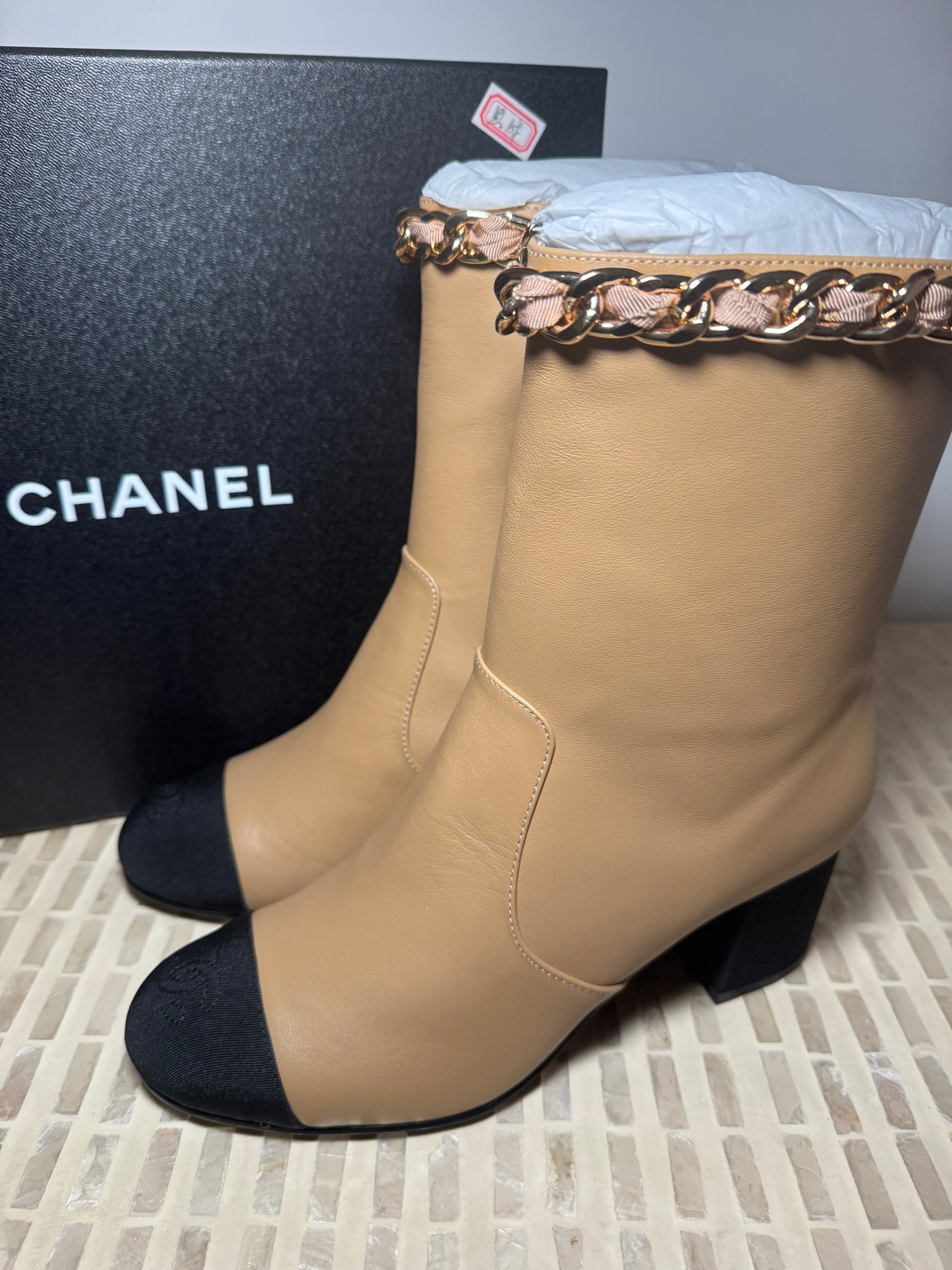 Botas Chanel doble vista las puedes usar con el calenton o sin , nuevas con caja tall 8