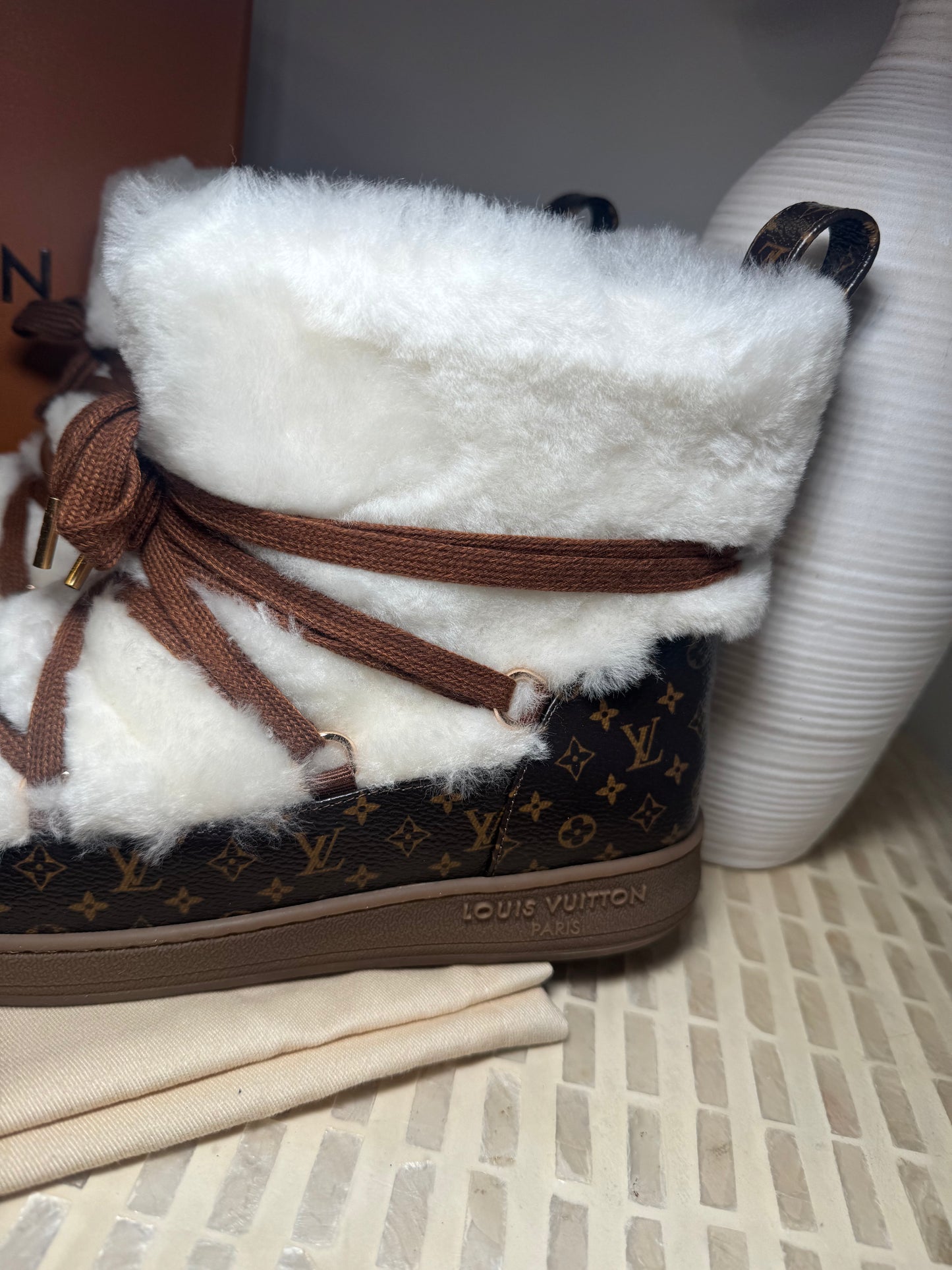 Botas peluche Louis Vuitton talla 8 nuevas caja top quality