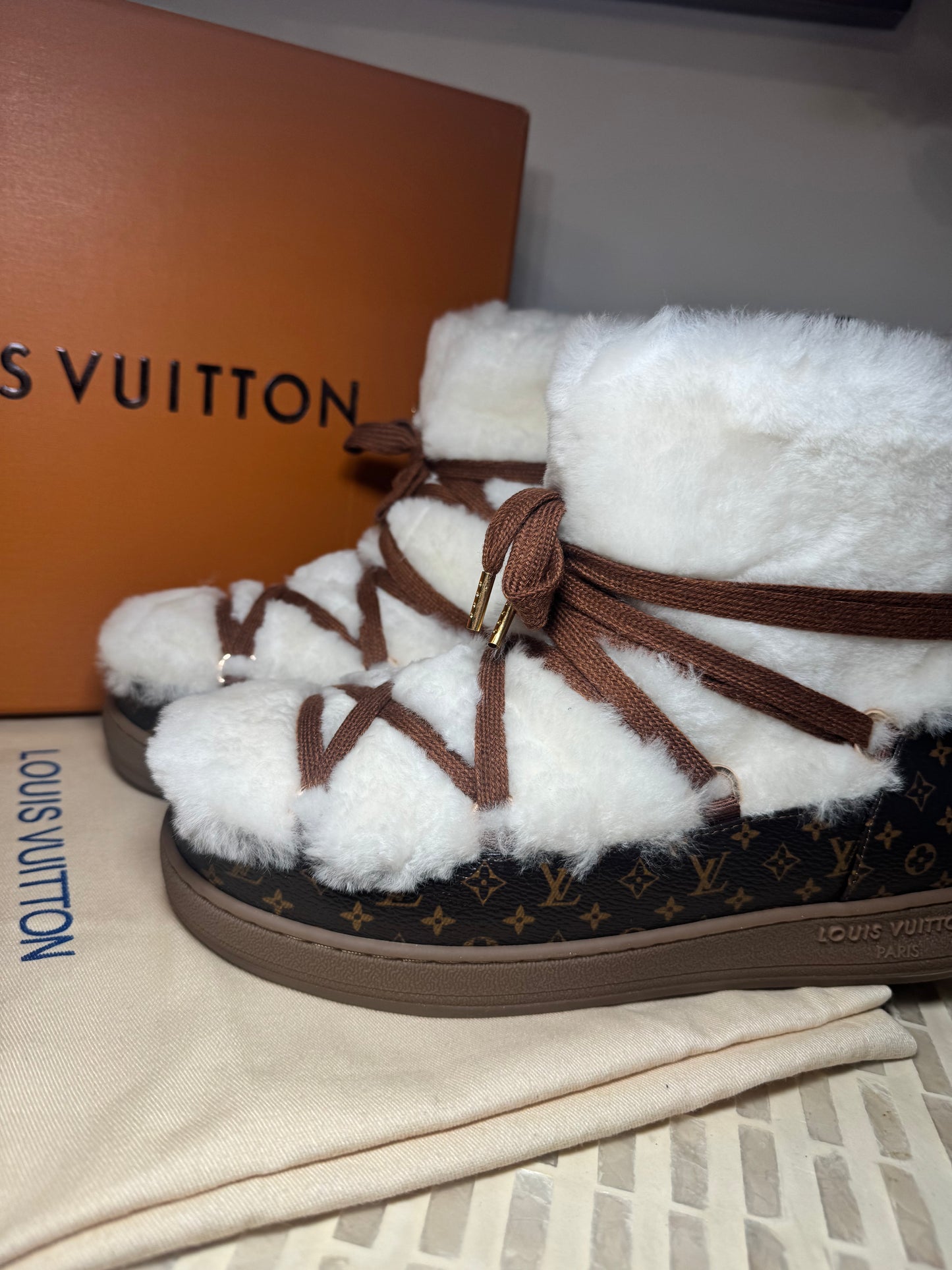 Botas peluche Louis Vuitton talla 8 nuevas caja top quality
