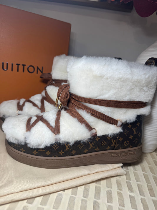 Botas peluche Louis Vuitton talla 8 nuevas caja top quality