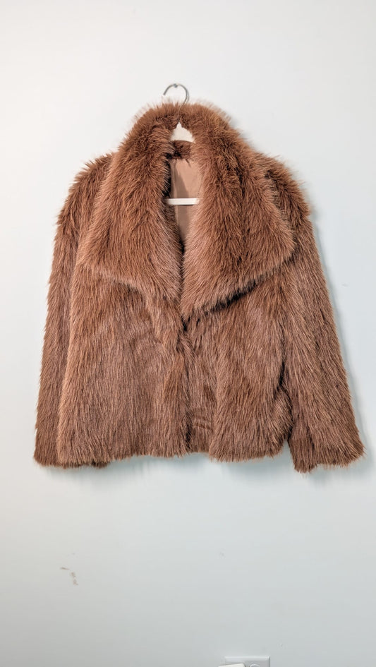 Abrigo peluche talla small viene amplio closet sale